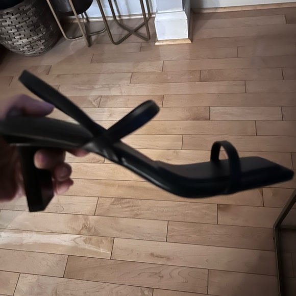 Brand new in box Aldo sandals   Too big and can’t return final sale - Picture 3 of 3